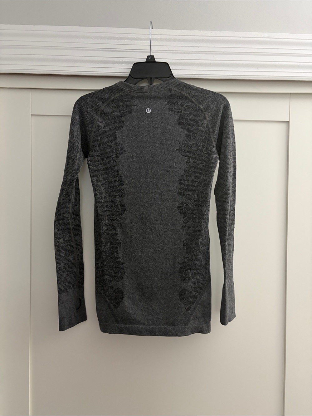 Lululemon Swiftly Tech Long Sleeve
Crew - Size 6